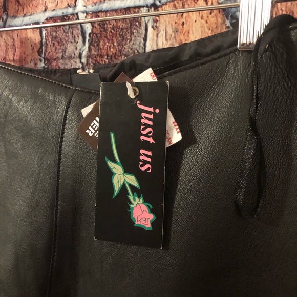 NWT SOFT SOFT BLACK LEATHER CAPRIS ZIP UP BACK WITH TIES ON LEGS SIZE S - Picture 7 of 12